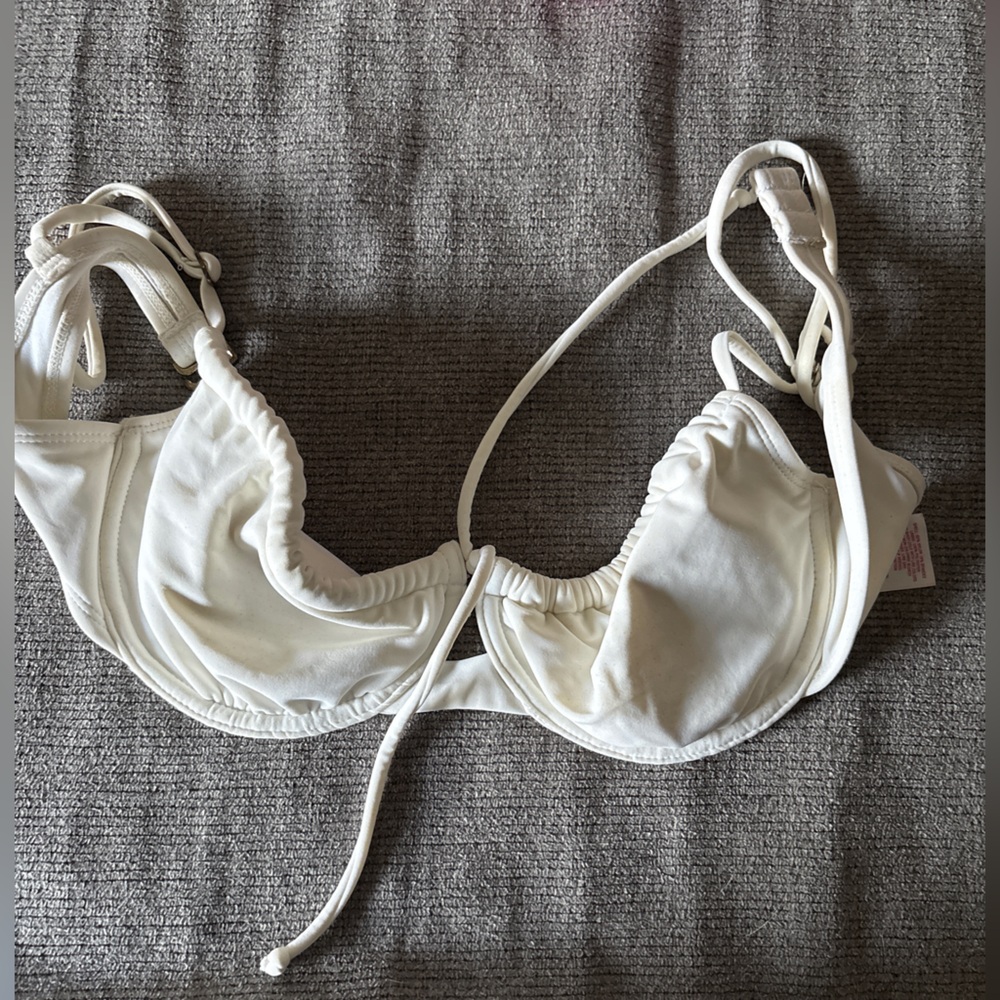 NEVER WORN : Cream Bikini Top